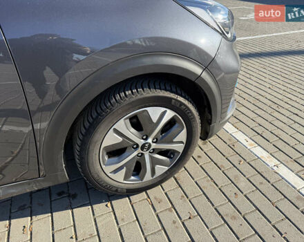 Сірий Кіа Niro, об'ємом двигуна 0 л та пробігом 87 тис. км за 18500 $, фото 28 на Automoto.ua