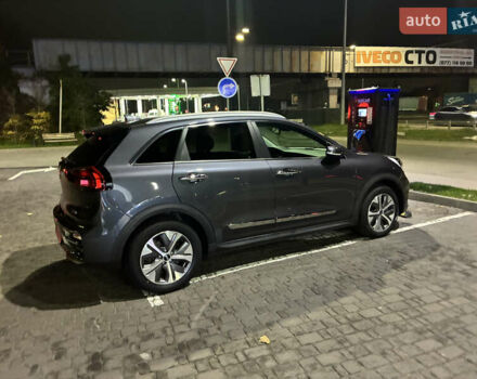 Серый Киа Niro, объемом двигателя 0 л и пробегом 116 тыс. км за 17999 $, фото 4 на Automoto.ua