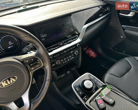 Серый Киа Niro, объемом двигателя 0 л и пробегом 110 тыс. км за 21200 $, фото 32 на Automoto.ua