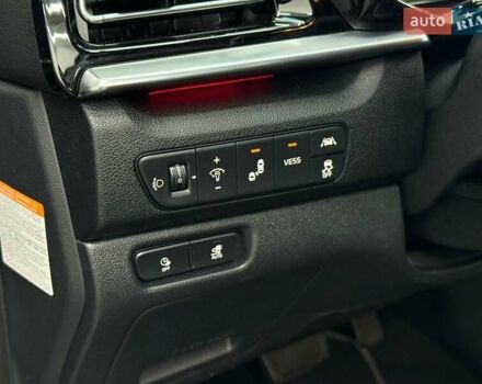 Серый Киа Niro, объемом двигателя 0 л и пробегом 153 тыс. км за 18558 $, фото 14 на Automoto.ua
