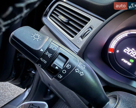 Серый Киа Niro, объемом двигателя 0 л и пробегом 165 тыс. км за 18000 $, фото 61 на Automoto.ua