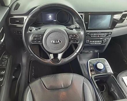 Серый Киа Niro, объемом двигателя 0 л и пробегом 114 тыс. км за 18500 $, фото 9 на Automoto.ua