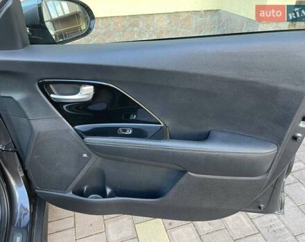 Серый Киа Niro, объемом двигателя 0 л и пробегом 125 тыс. км за 19250 $, фото 35 на Automoto.ua