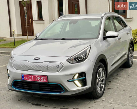 Сірий Кіа Niro, об'ємом двигуна 0 л та пробігом 63 тис. км за 20899 $, фото 3 на Automoto.ua
