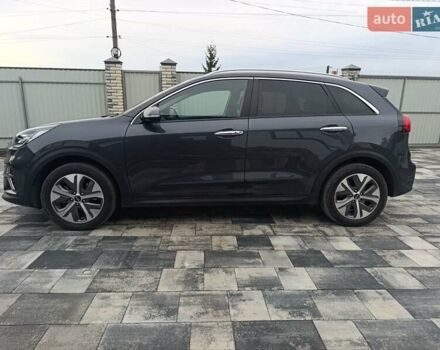 Сірий Кіа Niro, об'ємом двигуна 0 л та пробігом 135 тис. км за 19700 $, фото 2 на Automoto.ua