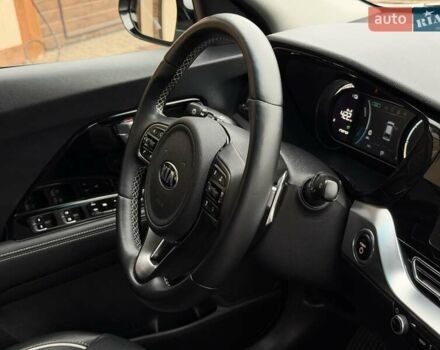 Сірий Кіа Niro, об'ємом двигуна 0 л та пробігом 71 тис. км за 21999 $, фото 42 на Automoto.ua