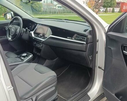 Серый Киа Niro, объемом двигателя 0 л и пробегом 82 тыс. км за 19500 $, фото 24 на Automoto.ua