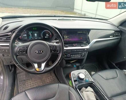 Сірий Кіа Niro, об'ємом двигуна 0 л та пробігом 135 тис. км за 19700 $, фото 10 на Automoto.ua