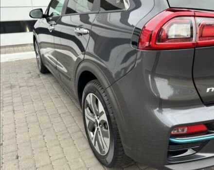 Серый Киа Niro, объемом двигателя 0 л и пробегом 147 тыс. км за 18800 $, фото 3 на Automoto.ua