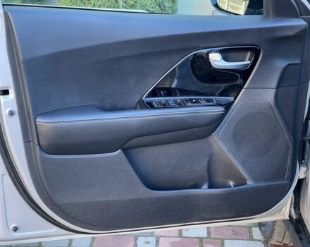 Сірий Кіа Niro, об'ємом двигуна 0 л та пробігом 89 тис. км за 437 $, фото 3 на Automoto.ua