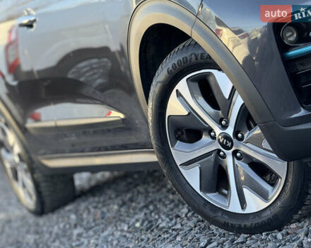 Сірий Кіа Niro, об'ємом двигуна 0 л та пробігом 102 тис. км за 18900 $, фото 11 на Automoto.ua