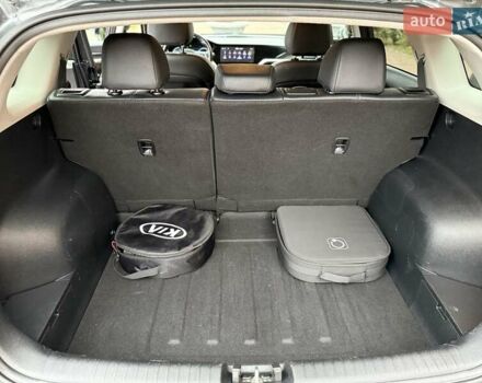 Серый Киа Niro, объемом двигателя 0 л и пробегом 125 тыс. км за 18950 $, фото 34 на Automoto.ua