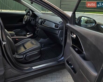 Серый Киа Niro, объемом двигателя 0 л и пробегом 144 тыс. км за 17250 $, фото 33 на Automoto.ua