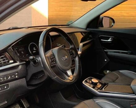 Серый Киа Niro, объемом двигателя 0 л и пробегом 118 тыс. км за 15900 $, фото 11 на Automoto.ua