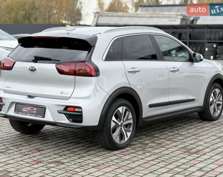 Серый Киа Niro, объемом двигателя 0 л и пробегом 126 тыс. км за 21500 $, фото 4 на Automoto.ua