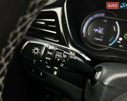 Серый Киа Niro, объемом двигателя 0 л и пробегом 72 тыс. км за 19750 $, фото 49 на Automoto.ua