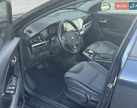 Сірий Кіа Niro, об'ємом двигуна 0 л та пробігом 93 тис. км за 17900 $, фото 5 на Automoto.ua