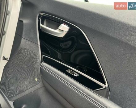 Сірий Кіа Niro, об'ємом двигуна 0 л та пробігом 118 тис. км за 19300 $, фото 107 на Automoto.ua