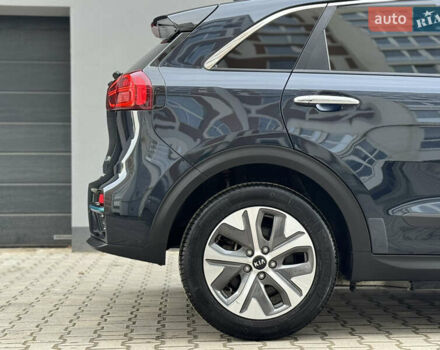 Серый Киа Niro, объемом двигателя 0 л и пробегом 156 тыс. км за 18500 $, фото 18 на Automoto.ua