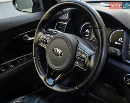 Серый Киа Niro, объемом двигателя 0 л и пробегом 144 тыс. км за 17250 $, фото 37 на Automoto.ua