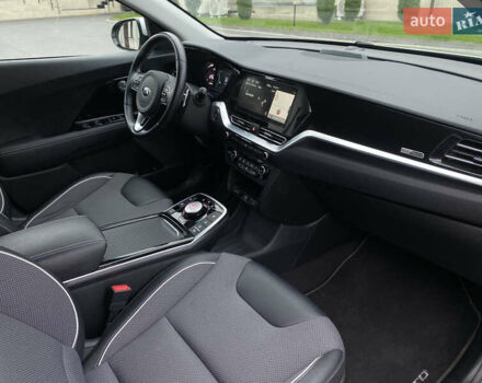 Сірий Кіа Niro, об'ємом двигуна 0 л та пробігом 63 тис. км за 20899 $, фото 39 на Automoto.ua