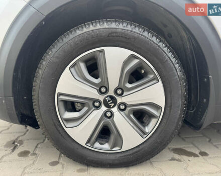 Киа Niro 2020 в Луцке на Automoto.ua Серый Киа Niro, объемом двигателя 1.58 л и пробегом 241 тыс. км за 14600 $, фото 9 на Automoto.ua