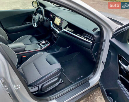 Серый Киа Niro, объемом двигателя 0 л и пробегом 95 тыс. км за 17200 $, фото 16 на Automoto.ua