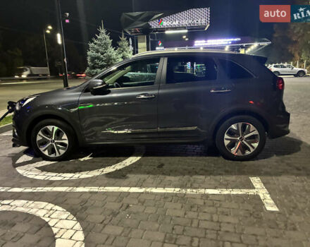 Серый Киа Niro, объемом двигателя 0 л и пробегом 116 тыс. км за 17999 $, фото 9 на Automoto.ua