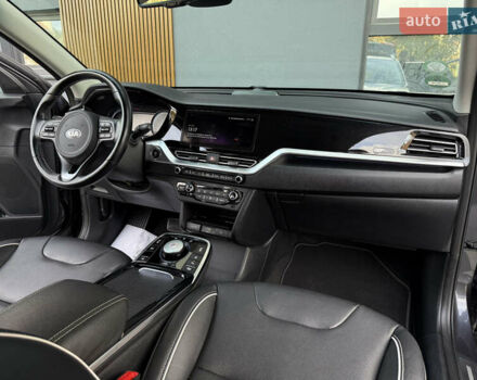 Сірий Кіа Niro, об'ємом двигуна 0 л та пробігом 70 тис. км за 19999 $, фото 64 на Automoto.ua