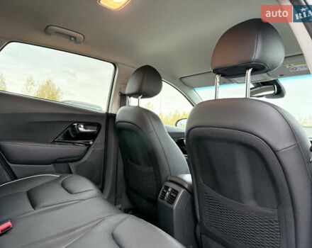 Серый Киа Niro, объемом двигателя 0 л и пробегом 126 тыс. км за 21500 $, фото 30 на Automoto.ua