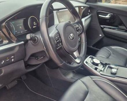 Серый Киа Niro, объемом двигателя 0 л и пробегом 167 тыс. км за 18400 $, фото 20 на Automoto.ua