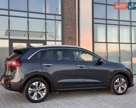 Серый Киа Niro, объемом двигателя 0 л и пробегом 74 тыс. км за 18200 $, фото 14 на Automoto.ua