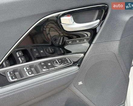 Серый Киа Niro, объемом двигателя 0 л и пробегом 126 тыс. км за 21500 $, фото 15 на Automoto.ua