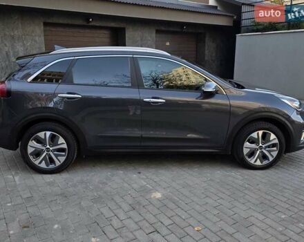 Серый Киа Niro, объемом двигателя 0 л и пробегом 144 тыс. км за 17250 $, фото 4 на Automoto.ua