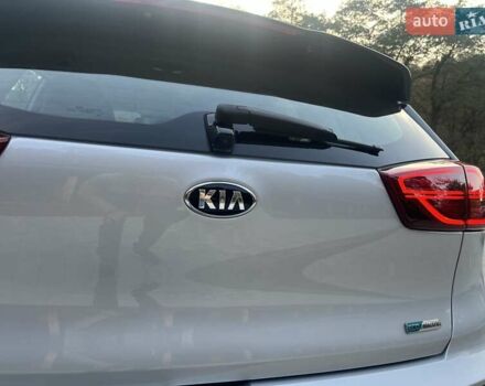 Серый Киа Niro, объемом двигателя 0 л и пробегом 72 тыс. км за 19750 $, фото 64 на Automoto.ua