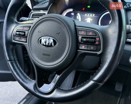 Серый Киа Niro, объемом двигателя 0 л и пробегом 165 тыс. км за 18000 $, фото 56 на Automoto.ua