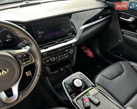 Серый Киа Niro, объемом двигателя 0 л и пробегом 110 тыс. км за 21200 $, фото 31 на Automoto.ua