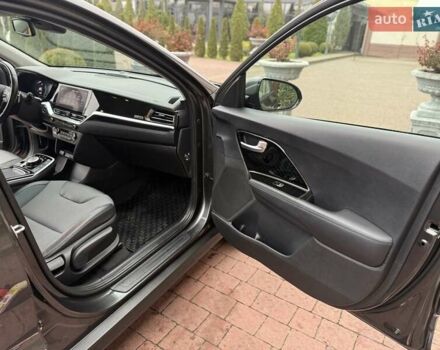 Серый Киа Niro, объемом двигателя 0 л и пробегом 125 тыс. км за 18950 $, фото 41 на Automoto.ua