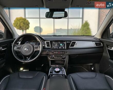Серый Киа Niro, объемом двигателя 0 л и пробегом 74 тыс. км за 18200 $, фото 43 на Automoto.ua