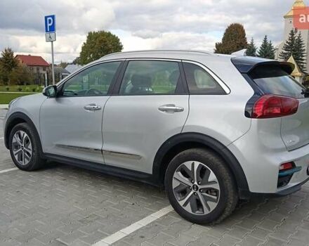 Серый Киа Niro, объемом двигателя 0 л и пробегом 82 тыс. км за 19500 $, фото 6 на Automoto.ua