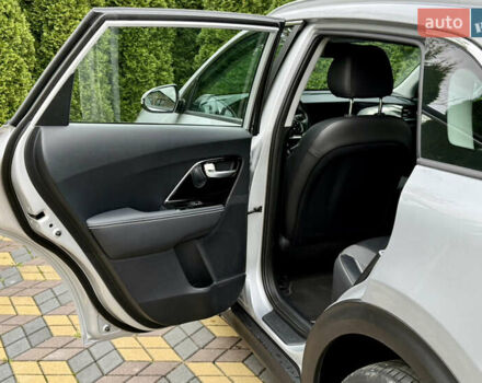 Киа Niro 2020 в Самборе на Automoto.ua Серый Киа Niro, объемом двигателя 0 л и пробегом 59 тыс. км за 20700 $, фото 26 на Automoto.ua