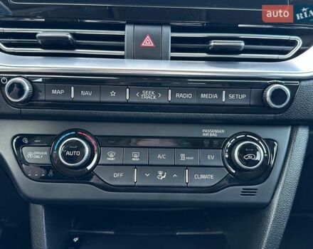 Сірий Кіа Niro, об'ємом двигуна 0 л та пробігом 76 тис. км за 21700 $, фото 41 на Automoto.ua