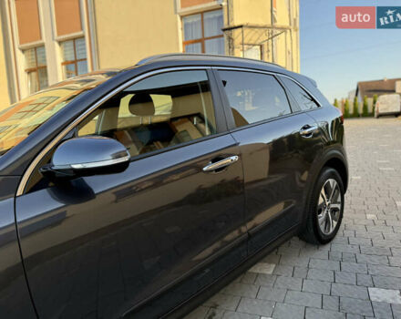 Серый Киа Niro, объемом двигателя 0 л и пробегом 145 тыс. км за 18800 $, фото 30 на Automoto.ua