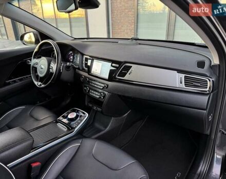 Сірий Кіа Niro, об'ємом двигуна 0 л та пробігом 135 тис. км за 17500 $, фото 57 на Automoto.ua