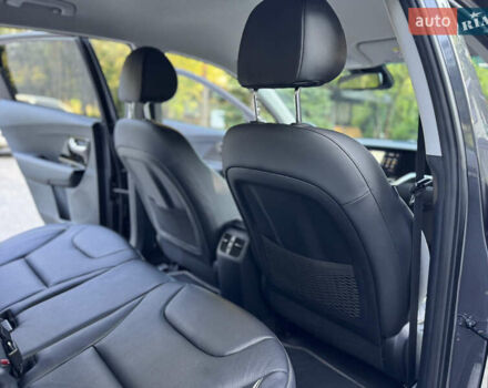 Сірий Кіа Niro, об'ємом двигуна 0 л та пробігом 144 тис. км за 18200 $, фото 52 на Automoto.ua
