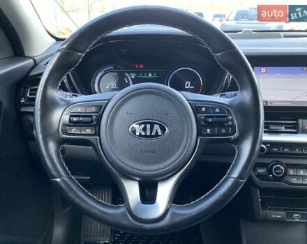 Серый Киа Niro, объемом двигателя 0 л и пробегом 101 тыс. км за 21300 $, фото 30 на Automoto.ua