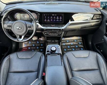 Серый Киа Niro, объемом двигателя 0 л и пробегом 142 тыс. км за 18900 $, фото 3 на Automoto.ua