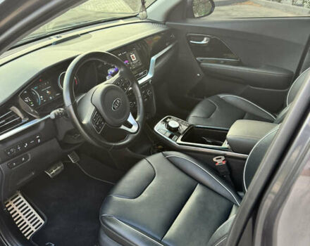 Серый Киа Niro, объемом двигателя 0 л и пробегом 93 тыс. км за 22500 $, фото 8 на Automoto.ua