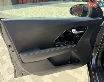 Сірий Кіа Niro, об'ємом двигуна 0 л та пробігом 82 тис. км за 20500 $, фото 15 на Automoto.ua