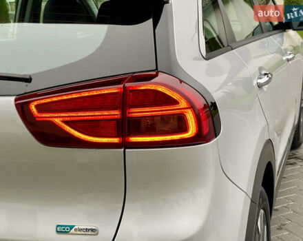 Сірий Кіа Niro, об'ємом двигуна 0 л та пробігом 63 тис. км за 20899 $, фото 17 на Automoto.ua